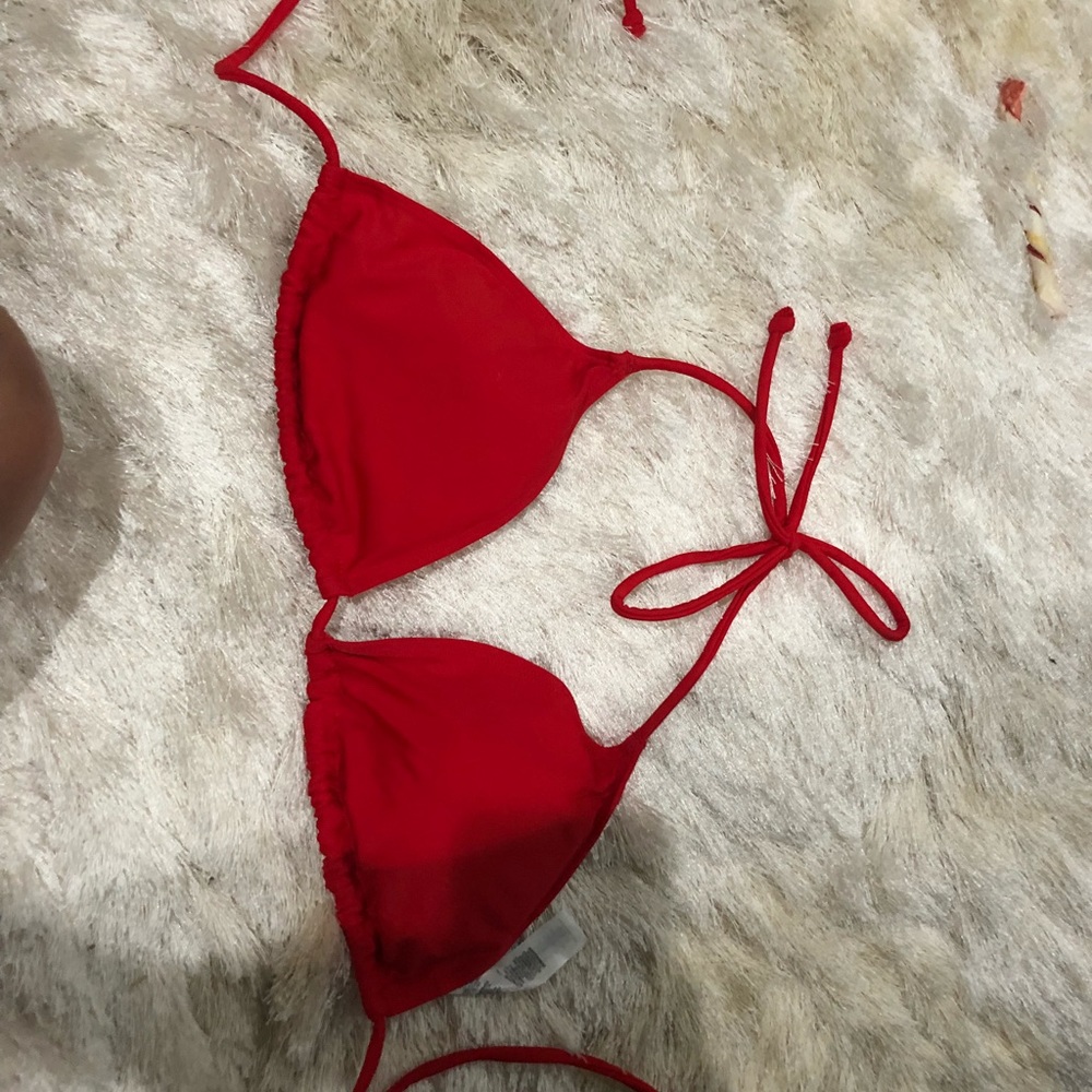 Red bikini top - Picture 2 of 3